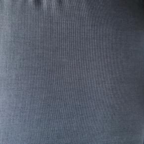 Dess. 487 Mørkegrå ensfarvet med en meget fin lys stribe, DRALON