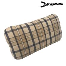 50 x 25 cm Arm pude - Havehynde = Beige og Grå Ternet, DRALON (Dess. 748)